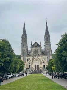 Balade dans le le Perche avec la basilique de Montligeon. Juin 2024.